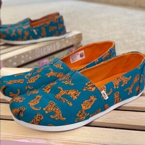 Toms Blue and Orange with Tigers, Clemson Fans - perfect for tailgating!